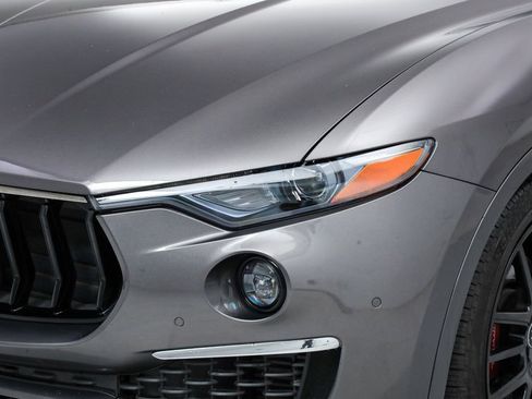 Certified 2022 Maserati Levante GT AWD/4WD image 9