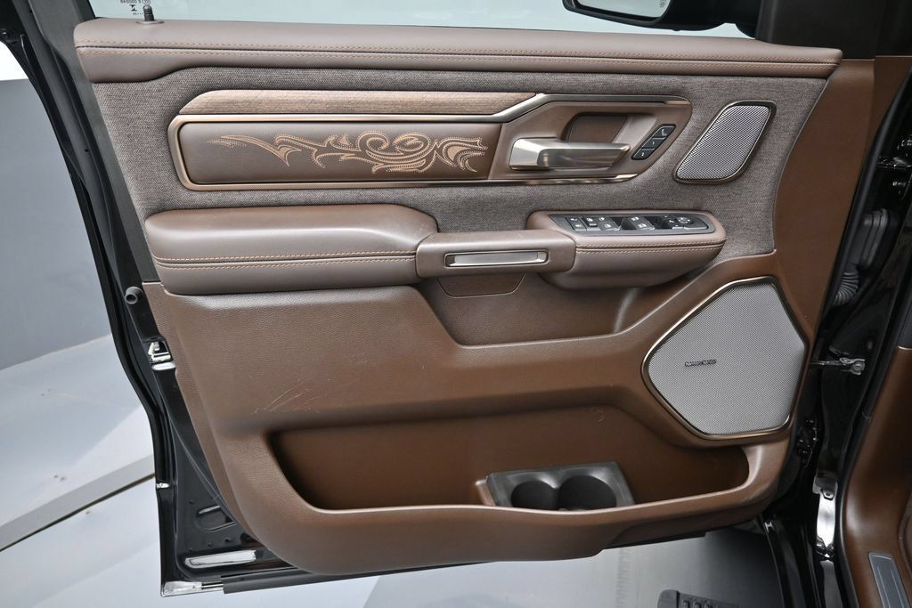 Used 2025 RAM 1500 Limited AWD/4WD image 11