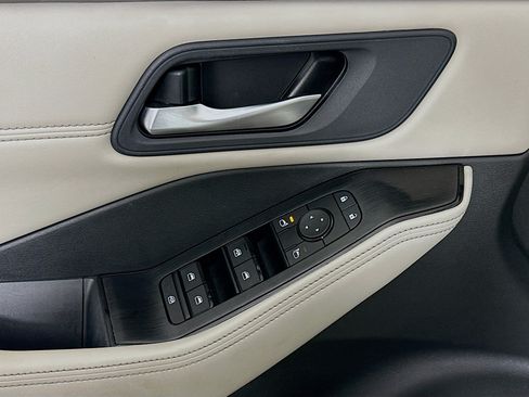 Used 2023 Nissan Rogue SV w/ SV Premium B Package FWD image 15