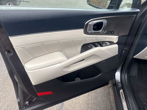 Used 2022 Kia Sorento SX Prestige w/ Panoramic Sunroof Package image 19