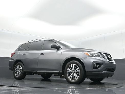 Used 2020 Nissan Pathfinder SV image 26