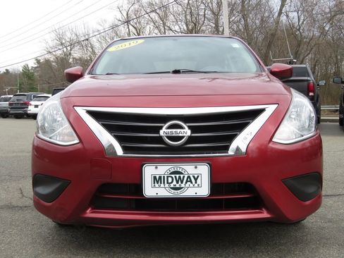 Used 2019 Nissan Versa SV image 2