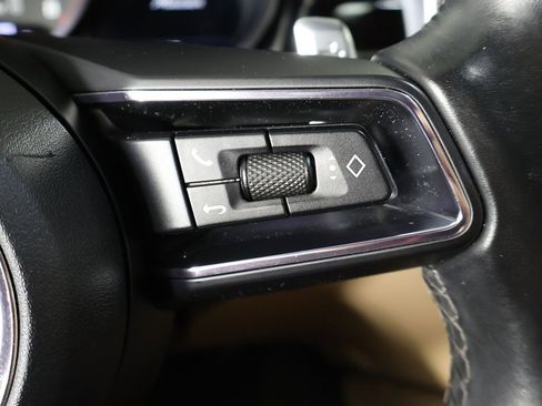 Used 2022 Porsche Macan image 38