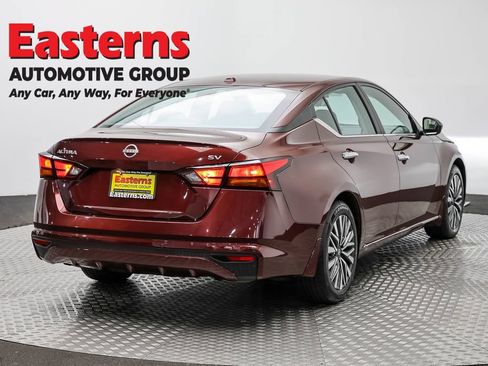 Used 2024 Nissan Altima 2.5 SV FWD image 5