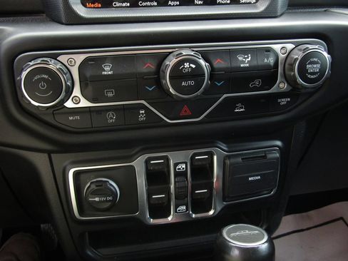 Used 2021 Jeep Gladiator Overland AWD/4WD image 16
