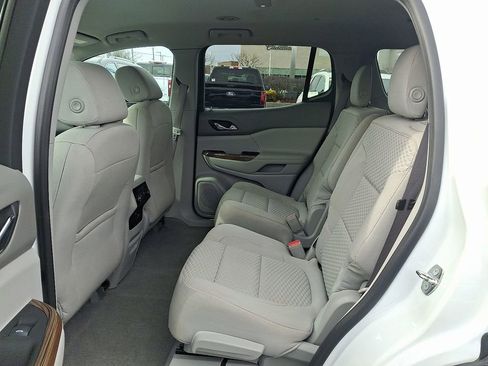 Used 2017 GMC Acadia SLE image 10