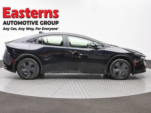Used 2023 Toyota Prius LE FWD image 4