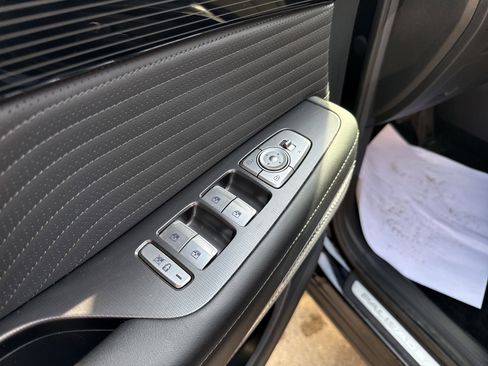 Used 2024 Hyundai Palisade Calligraphy image 17