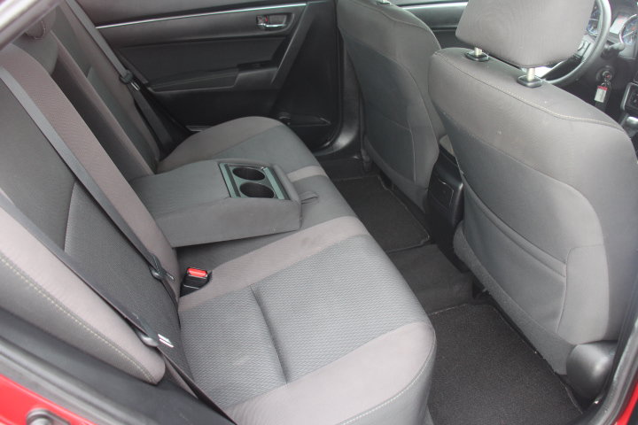 Used 2017 Toyota Corolla LE w/ Carpet Mat Package (TMS) FWD image 16