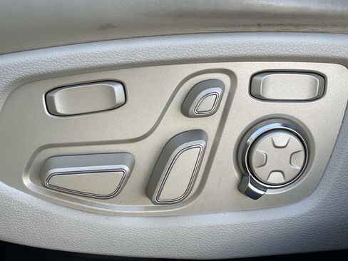 Used 2017 Genesis G90 3.3T Premium image 18