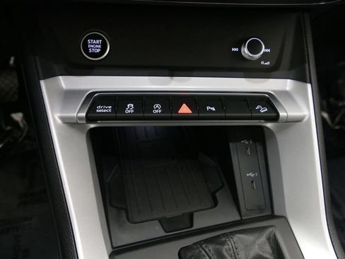 Used 2024 Audi Q3 2.0T Premium AWD/4WD image 19
