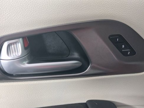 Used 2024 Chrysler Pacifica Touring-L image 21