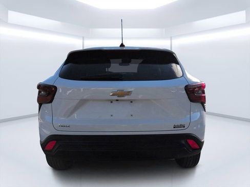 Used 2024 Chevrolet Trax LS FWD image 4