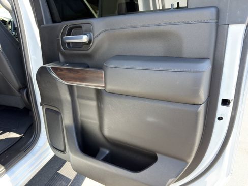Used 2023 GMC Sierra 2500 SLT w/ SLT Preferred Package AWD/4WD image 13