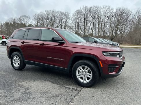 Used 2022 Jeep Grand Cherokee Laredo w/ Luxury Tech Group I AWD/4WD image 2
