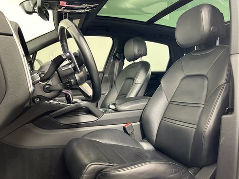 Used 2019 Porsche Cayenne AWD/4WD image 5