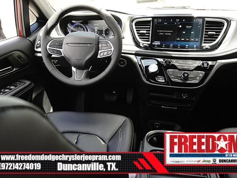 New 2027 Chrysler Pacifica Select FWD image 18