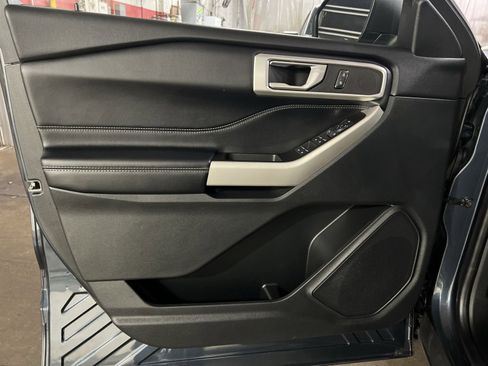 Used 2022 Ford Explorer XLT w/ Equipment Group 202A image 14