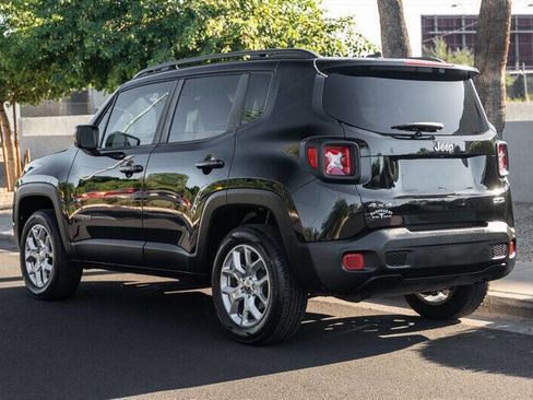 Used 2017 Jeep Renegade Latitude w/ Popular Equipment Group AWD/4WD image 3
