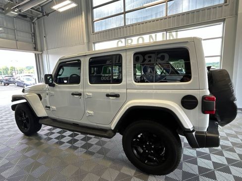 Used 2020 Jeep Wrangler Unlimited Sahara AWD/4WD image 4