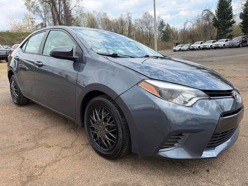 Used 2015 Toyota Corolla LE image 3