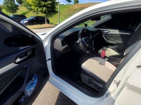 Used 2019 Volkswagen Jetta R-Line FWD image 9