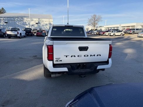 Used 2024 Toyota Tacoma TRD Sport image 4