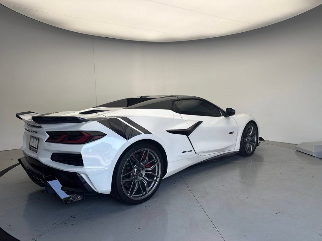 Used 2023 Chevrolet Corvette Z06 RWD image 24