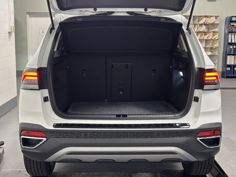 New 2025 Volkswagen Taos SE image 28