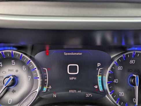 Used 2021 Chrysler Pacifica Touring w/ Cold Weather Group image 30