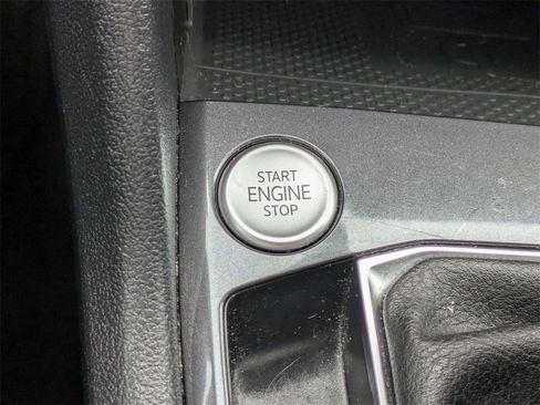 Used 2022 Volkswagen Tiguan SE R-Line image 29