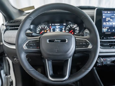 Used 2025 Jeep Compass Latitude w/ Sun & Sound Group image 34