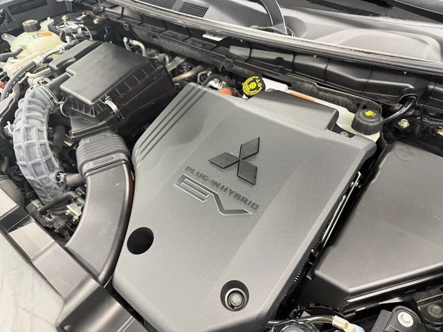 Used 2024 Mitsubishi Outlander 4WD Plug-In Hybrid image 11