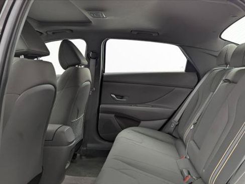 Used 2025 Hyundai Elantra SEL FWD image 17