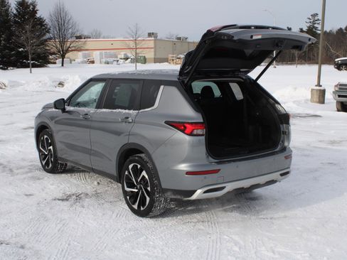 Used 2022 Mitsubishi Outlander SE image 7