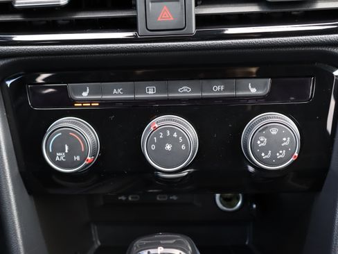 Certified 2023 Volkswagen Taos SE image 22