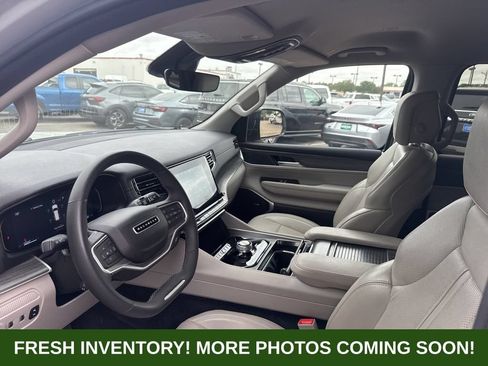 Used 2024 Jeep Wagoneer Series II RWD image 8