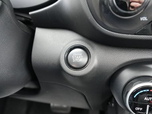 Certified 2025 Hyundai Venue SEL FWD image 29
