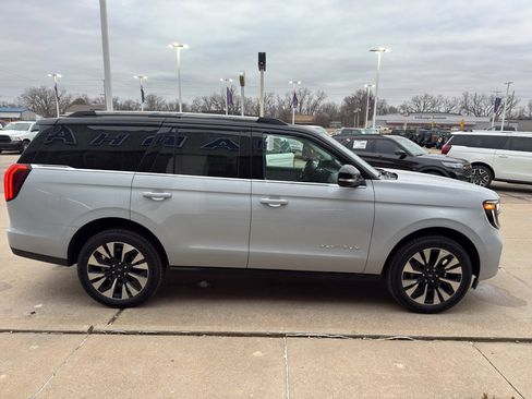 New 2026 Ford Expedition Platinum w/ Driver's Package image 5