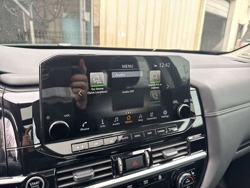 Used 2024 Nissan Pathfinder Platinum image 21