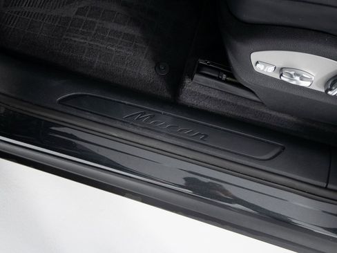 Certified 2025 Porsche Macan image 22