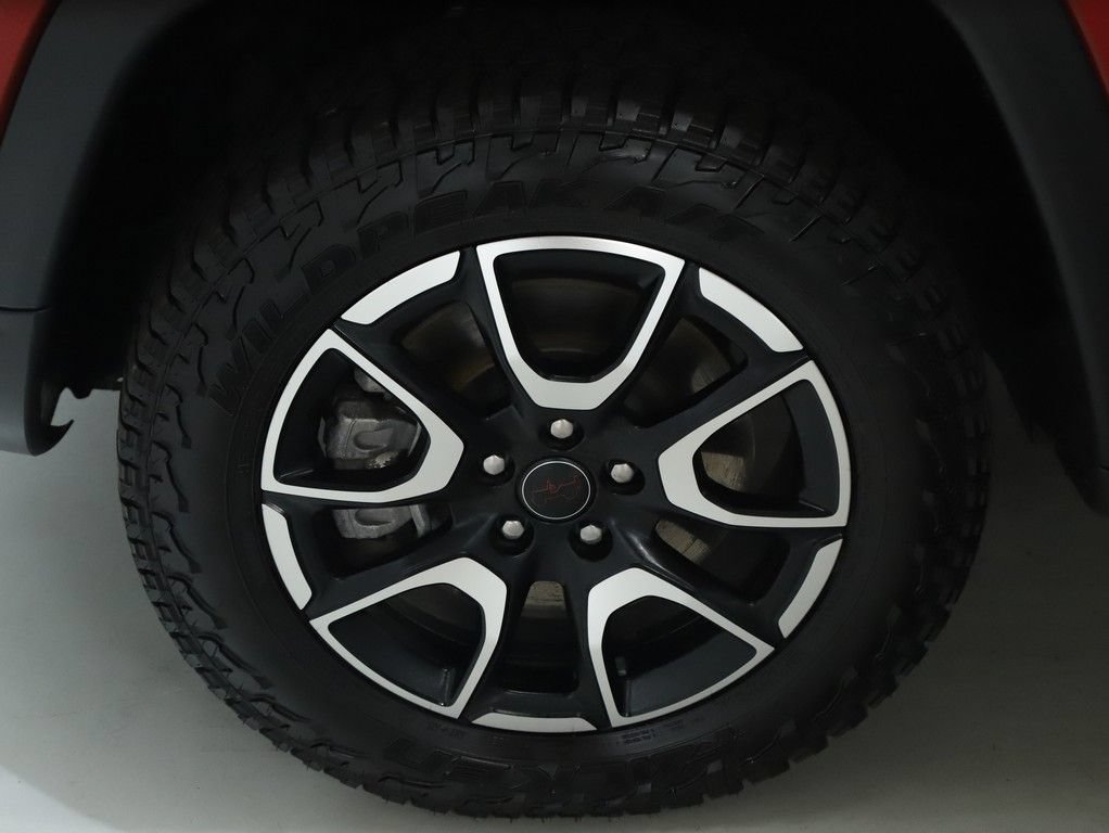 Used 2025 Jeep Compass Trailhawk AWD/4WD image 42