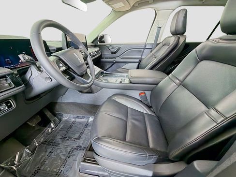Used 2025 Lincoln Aviator AWD w/ Jet Appearance Package image 23