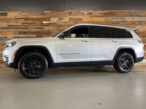 Used 2024 Jeep Grand Cherokee L Laredo image 16