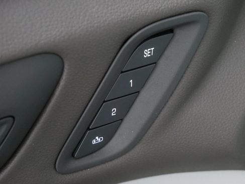 Used 2023 GMC Acadia SLT w/ Technology Package AWD/4WD image 18