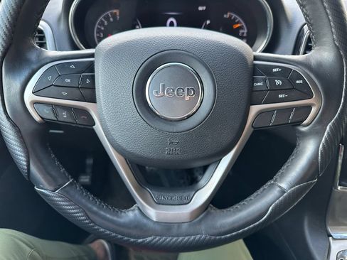 Used 2019 Jeep Grand Cherokee Altitude AWD/4WD image 3