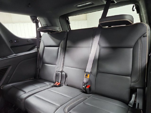 Used 2024 GMC Yukon SLT RWD image 13