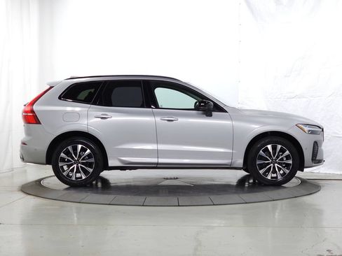 Certified 2025 Volvo XC60 B5 Plus AWD/4WD image 13
