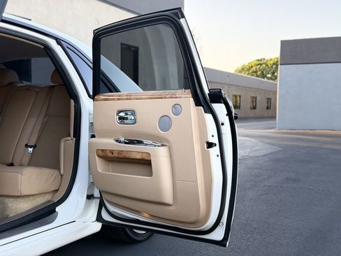 Used 2011 Rolls-Royce Ghost image 35