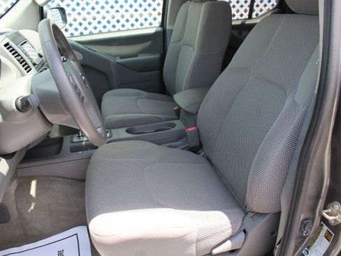 Used 2016 Nissan Frontier SV w/ SV Value Truck Package RWD image 15